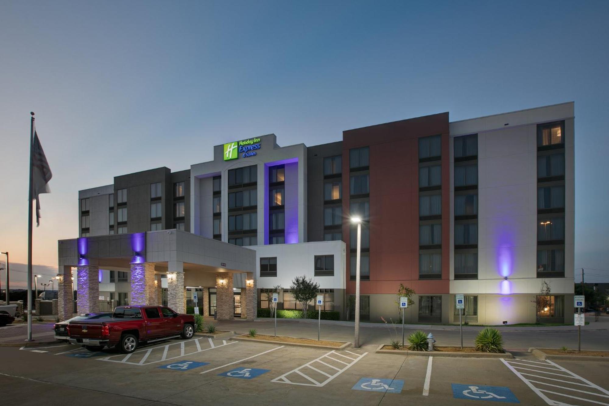 Holiday Inn Express Hotel & Suites Dallas Fort Worth Airport South, An Ihg Hotel Irving Exterior photo